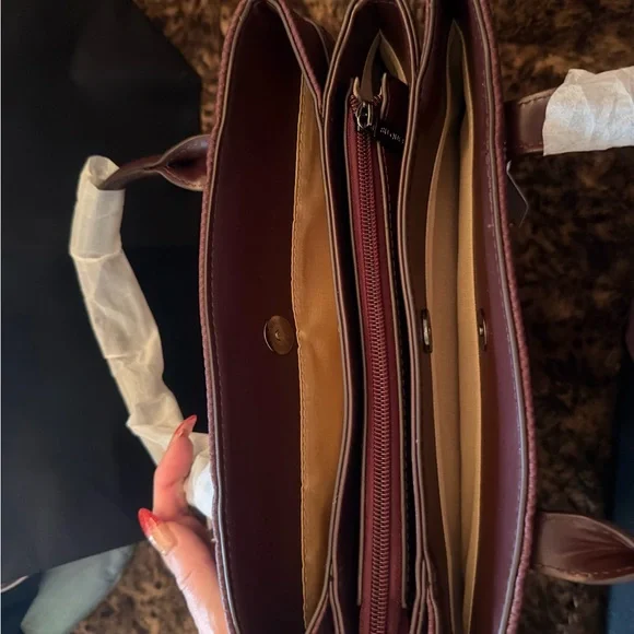 Su Queena Structured Tote Bag in Deep Burgundy - Picture 5 of 9